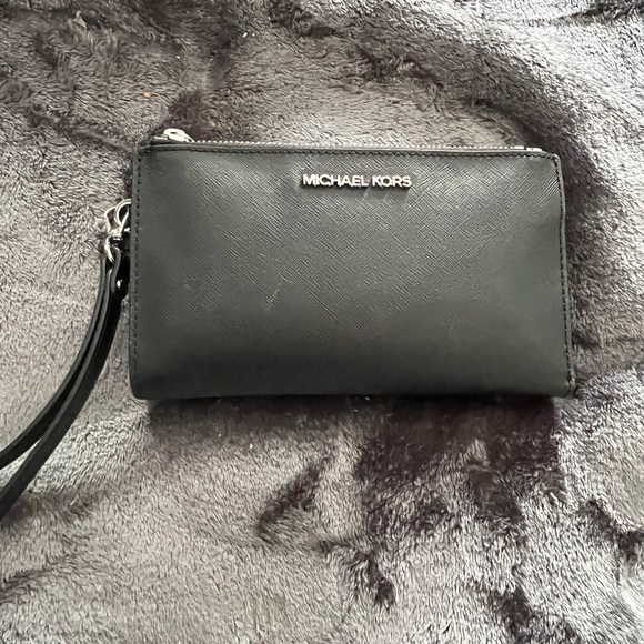 Michael Kors wallet - Picture 1 of 3